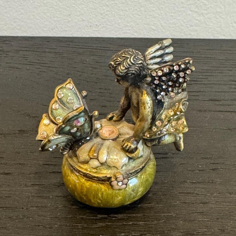 Jay Strongwater Butterfly Angel Fairy Trinket and Pill Box 2 inches Tall